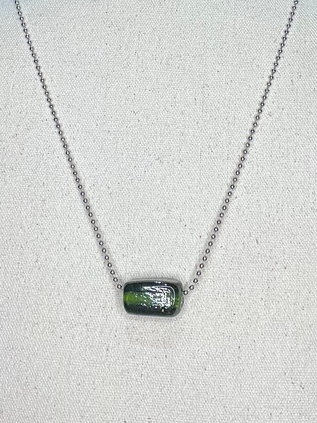 Chaine avec Pendentif fait de Rectangle Verre Recyclé - Shanga